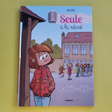 Seule à la récré. 01