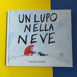 Un lupo nella neve
