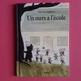 Un ours à l'école