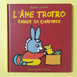 L'âne Trotro range sa chambre