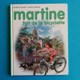 Martine fait de la bicyclette
