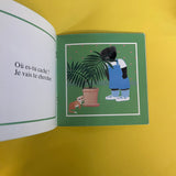 Petit Ours Brun joue avec son chat