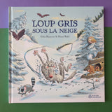 Loup gris sous la neige