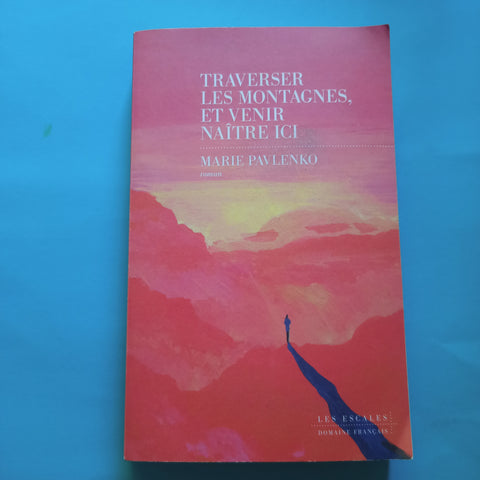 Traverser les montagnes et venir naître ici
