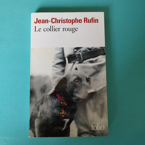 Le collier rouge