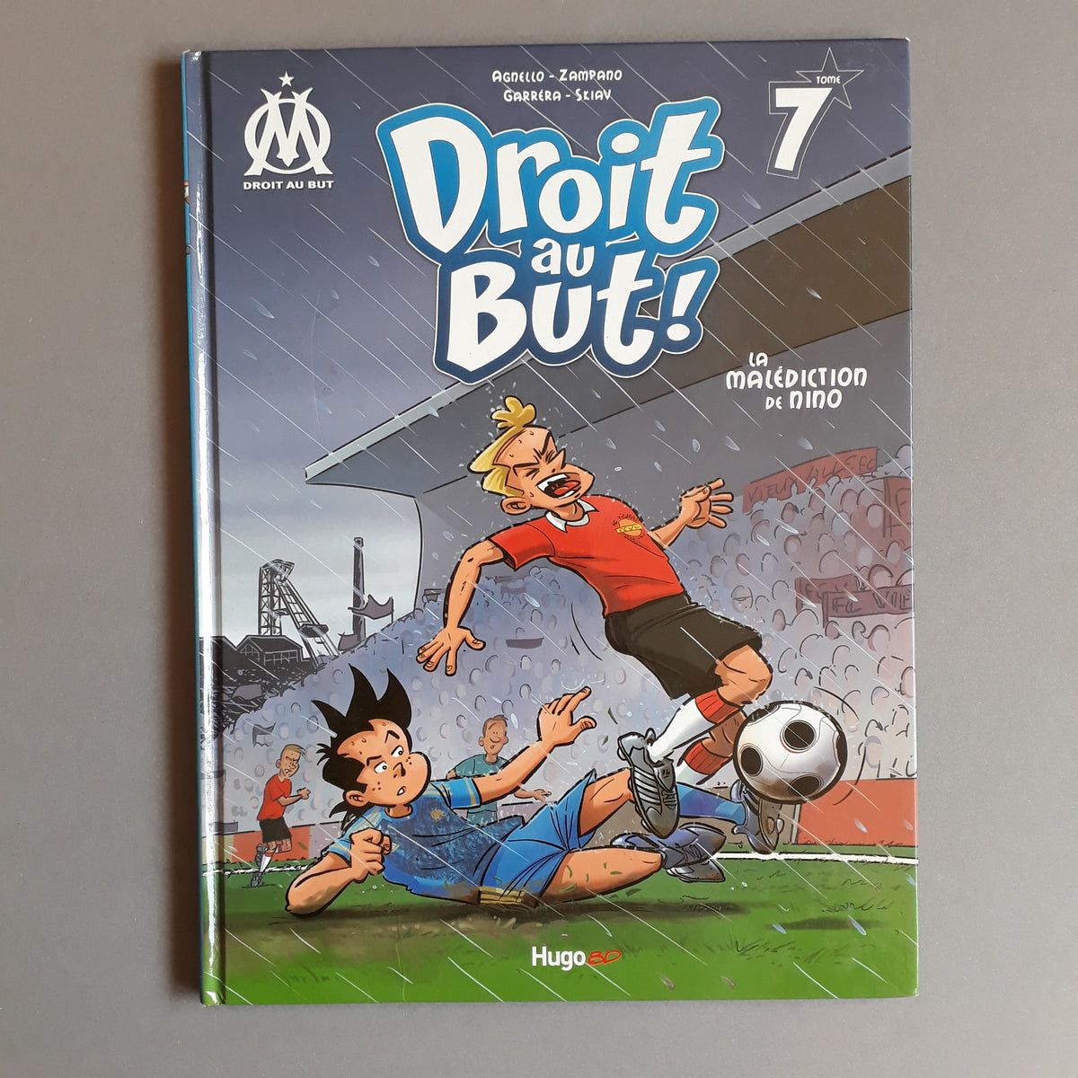 Le livre de la saison 2010/2011 ; Olympique de Marseille - Thierry Agnello  - Hugo Sport - Grand format - Dédicaces RUEIL MALMAISON