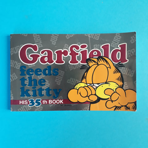 Garfield dà da mangiare al gattino. 35